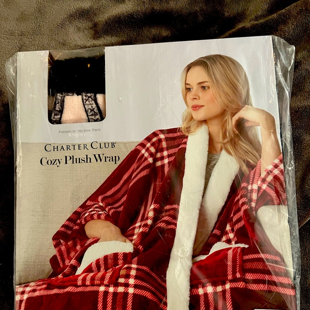 Cozy Plush Eiffel Tower Wrap